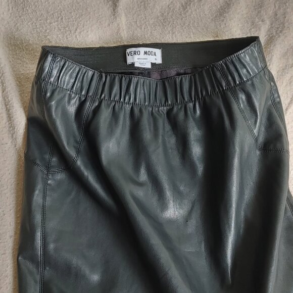 Black Mini Skirt -Vero Moda - Picture 9 of 14